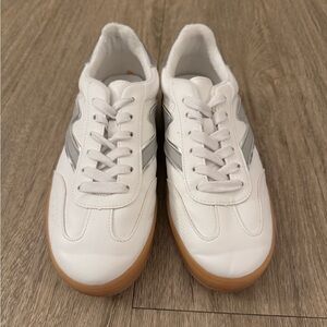 Madden Girl Womens Giia sneaker